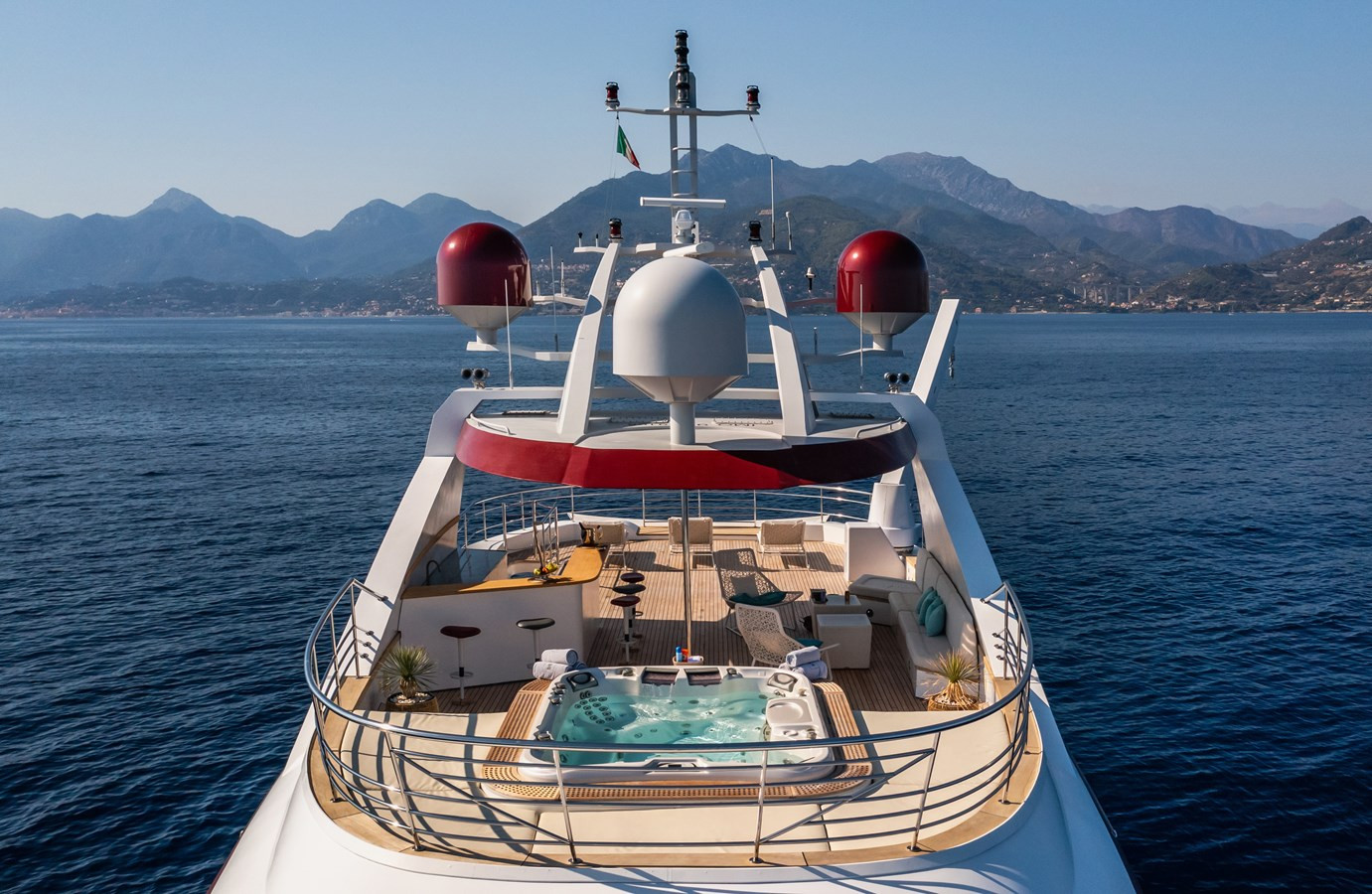 https://arconyachts.ams3.digitaloceanspaces.com/57436/conversions/large_4775614-optimize.jpg