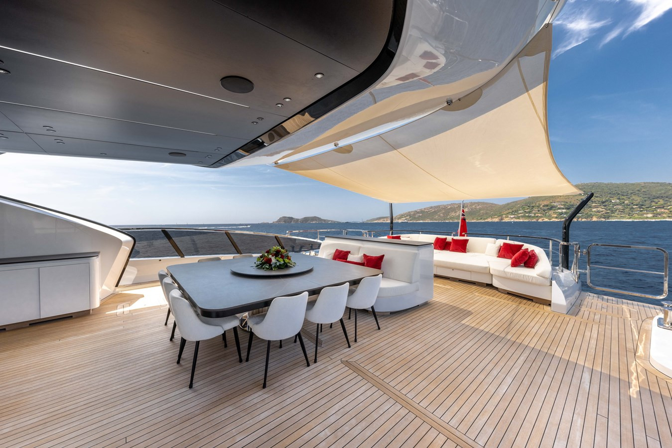 https://arconyachts.ams3.digitaloceanspaces.com/57447/conversions/large_4334082-optimize.jpg