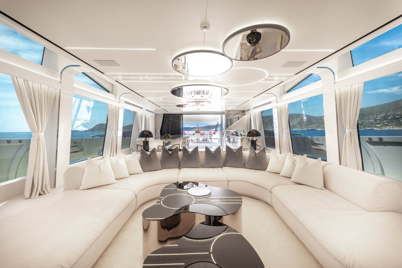 https://arconyachts.ams3.digitaloceanspaces.com/57453/conversions/large_4334091-optimize.jpg