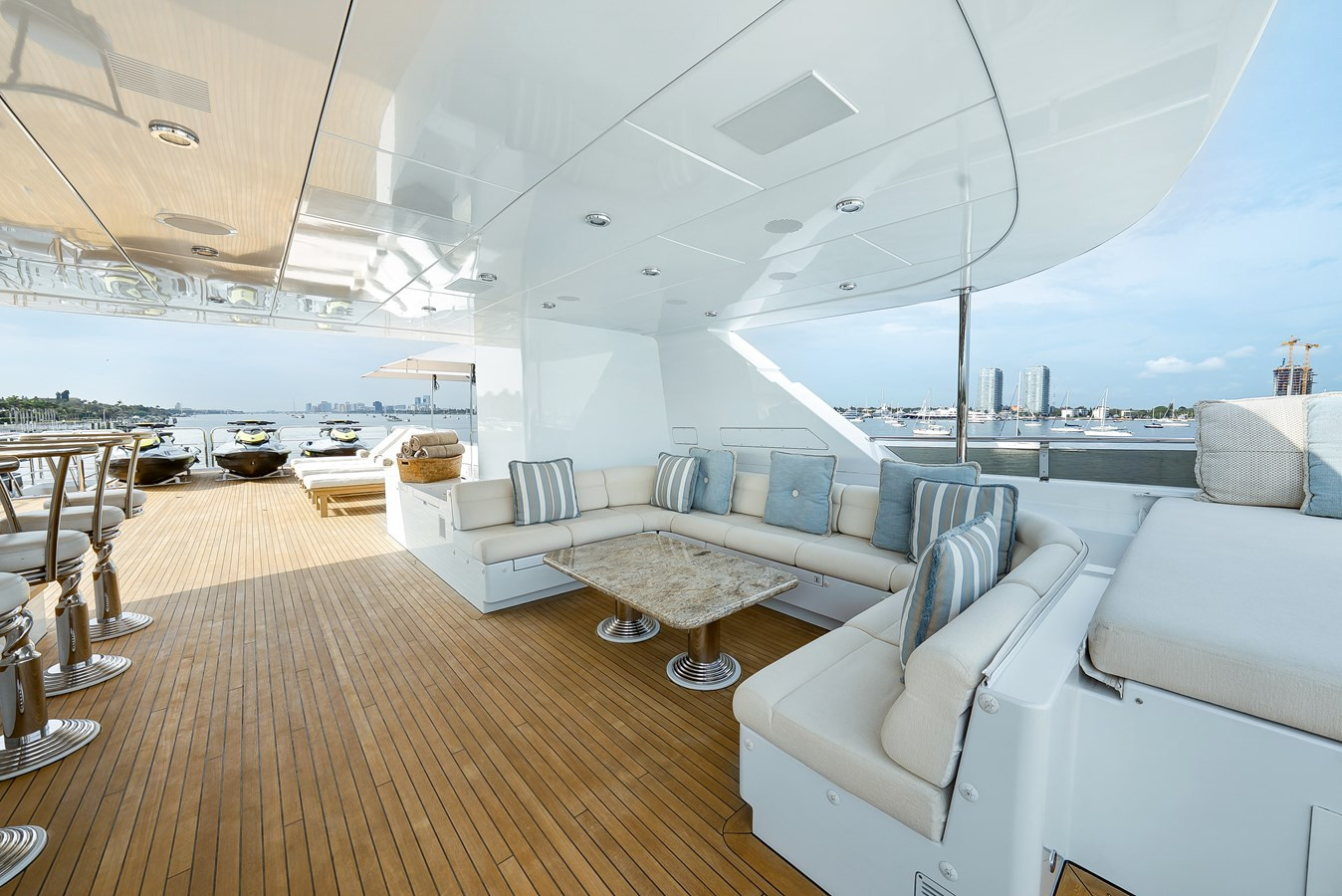 https://arconyachts.ams3.digitaloceanspaces.com/57455/conversions/large_4609216-optimize.jpg