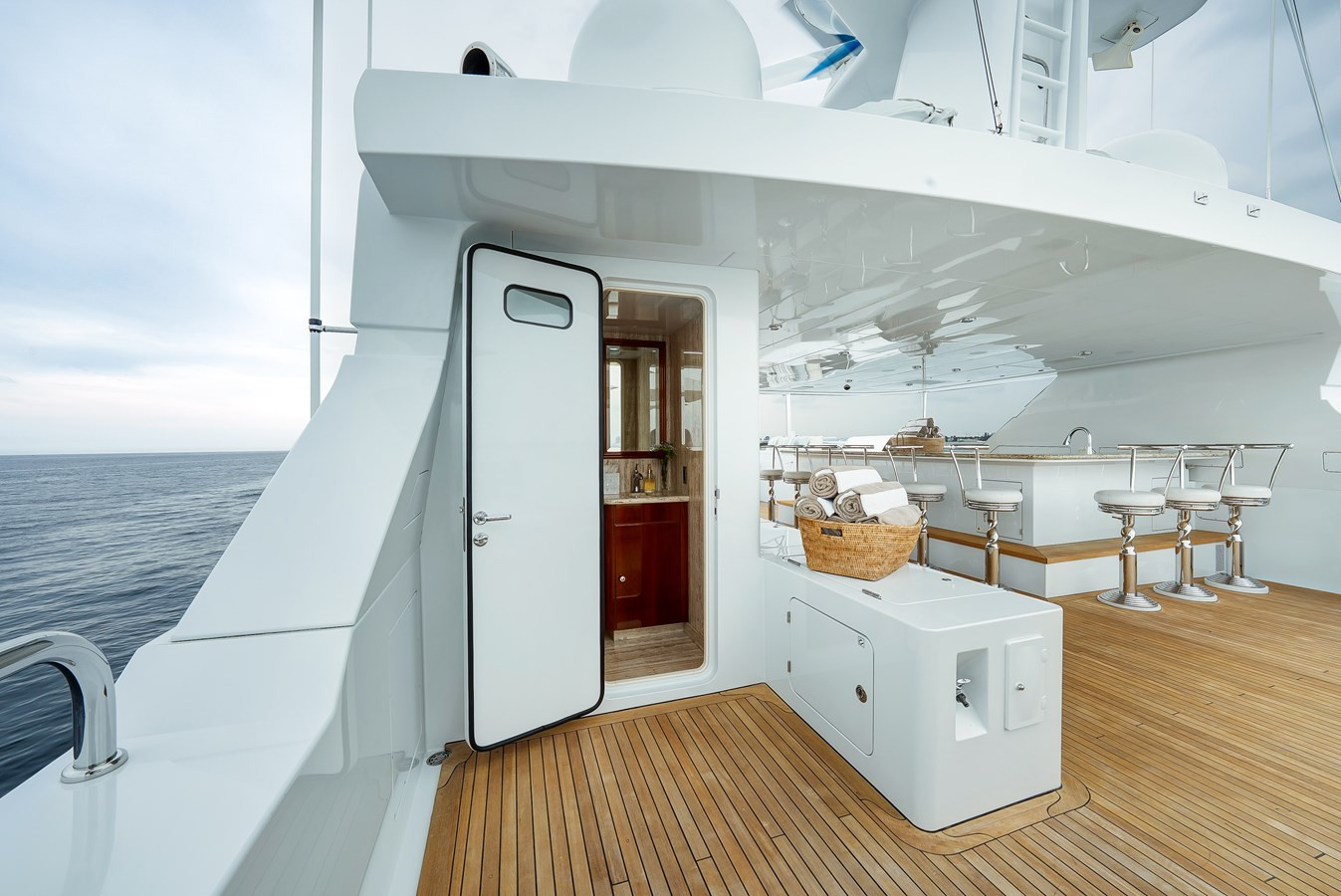 https://arconyachts.ams3.digitaloceanspaces.com/57471/conversions/large_4609221-optimize.jpg