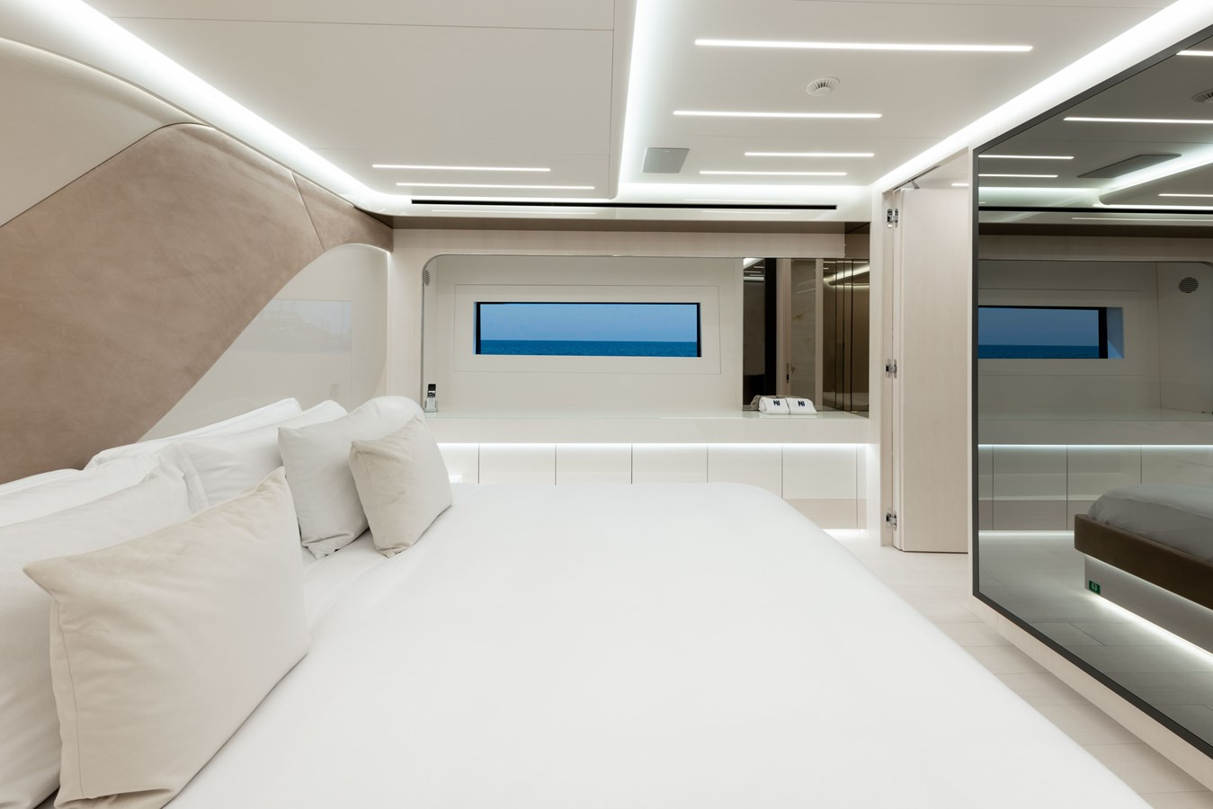 https://arconyachts.ams3.digitaloceanspaces.com/57491/conversions/large_4334124-optimize.jpg
