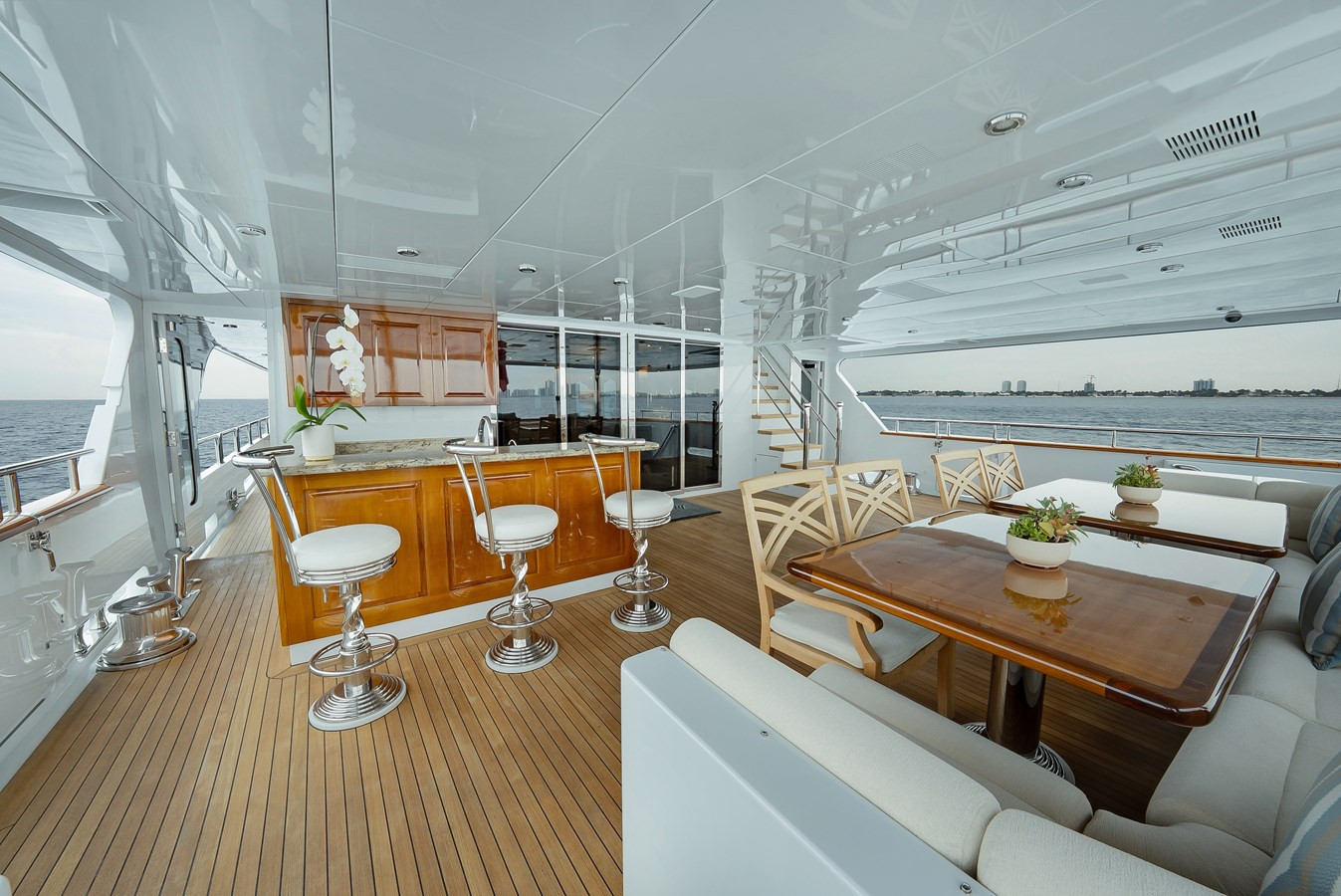 https://arconyachts.ams3.digitaloceanspaces.com/57496/conversions/large_4609229-optimize.jpg