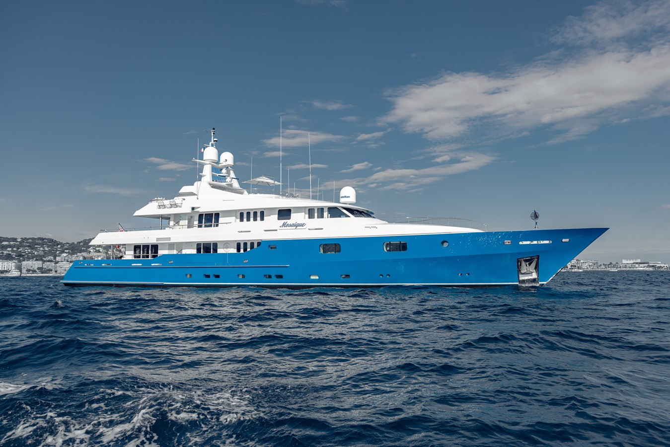 https://arconyachts.ams3.digitaloceanspaces.com/57528/conversions/large_4371157-optimize.jpg