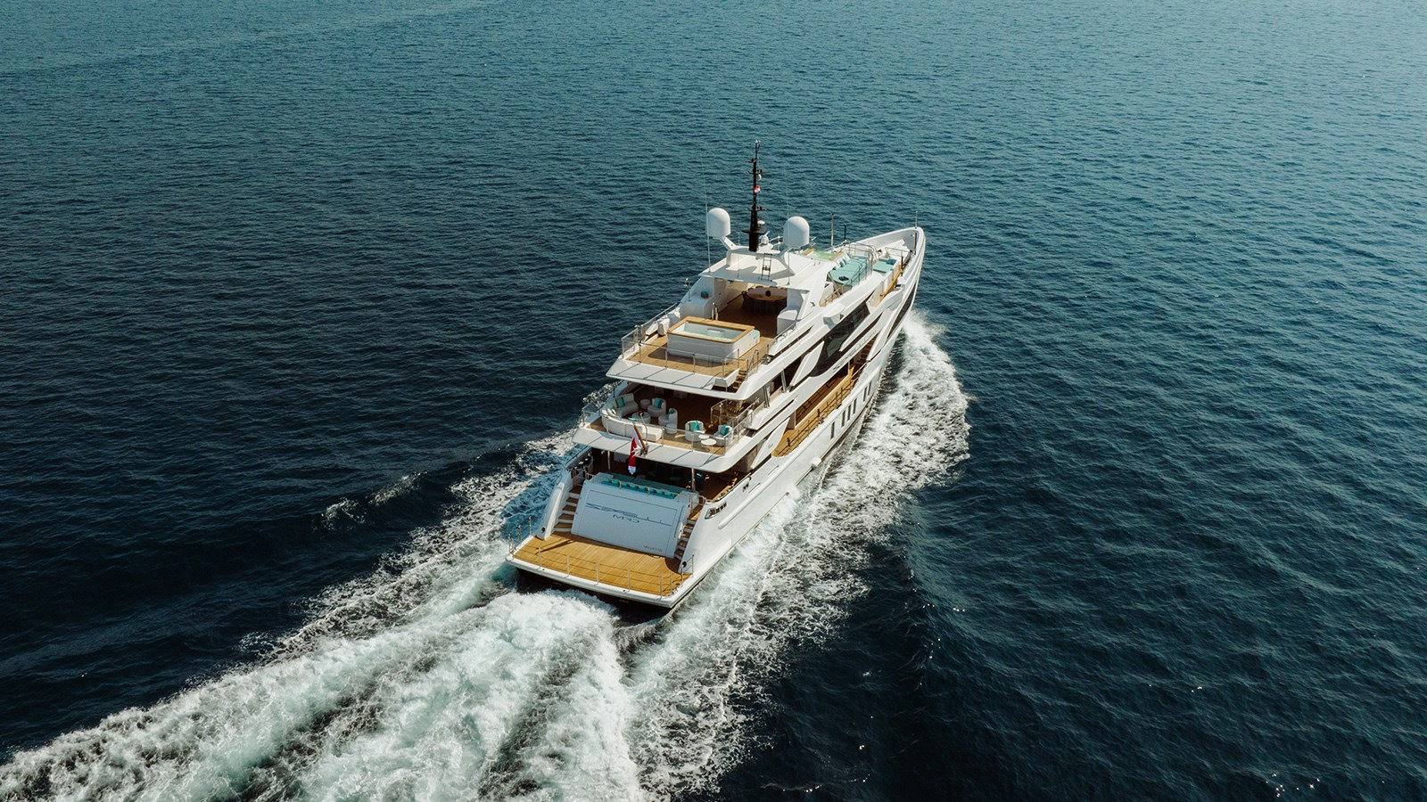 https://arconyachts.ams3.digitaloceanspaces.com/57571/conversions/large_3810008-optimize.jpg
