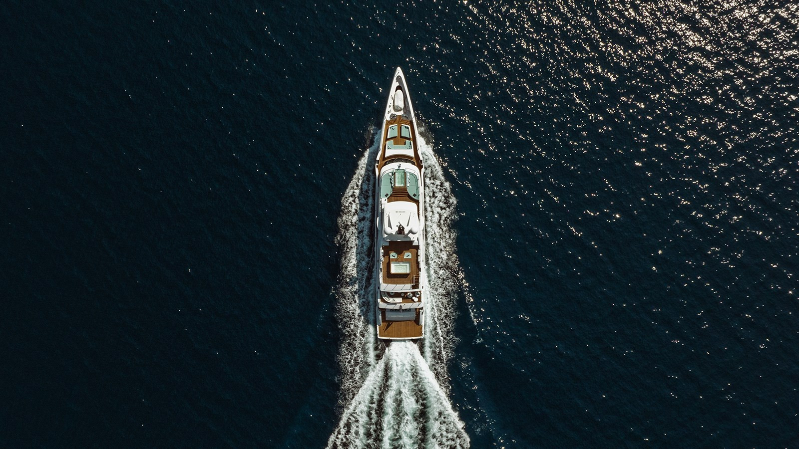 https://arconyachts.ams3.digitaloceanspaces.com/57575/conversions/large_3810007-optimize.jpg