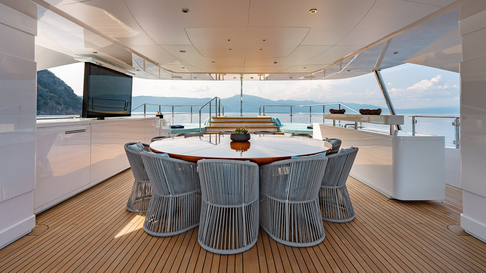 https://arconyachts.ams3.digitaloceanspaces.com/57584/conversions/large_3809985-optimize.jpg