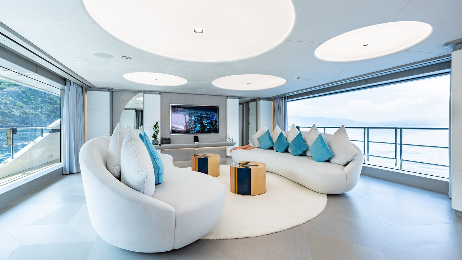 https://arconyachts.ams3.digitaloceanspaces.com/57622/conversions/large_3810023-optimize.jpg