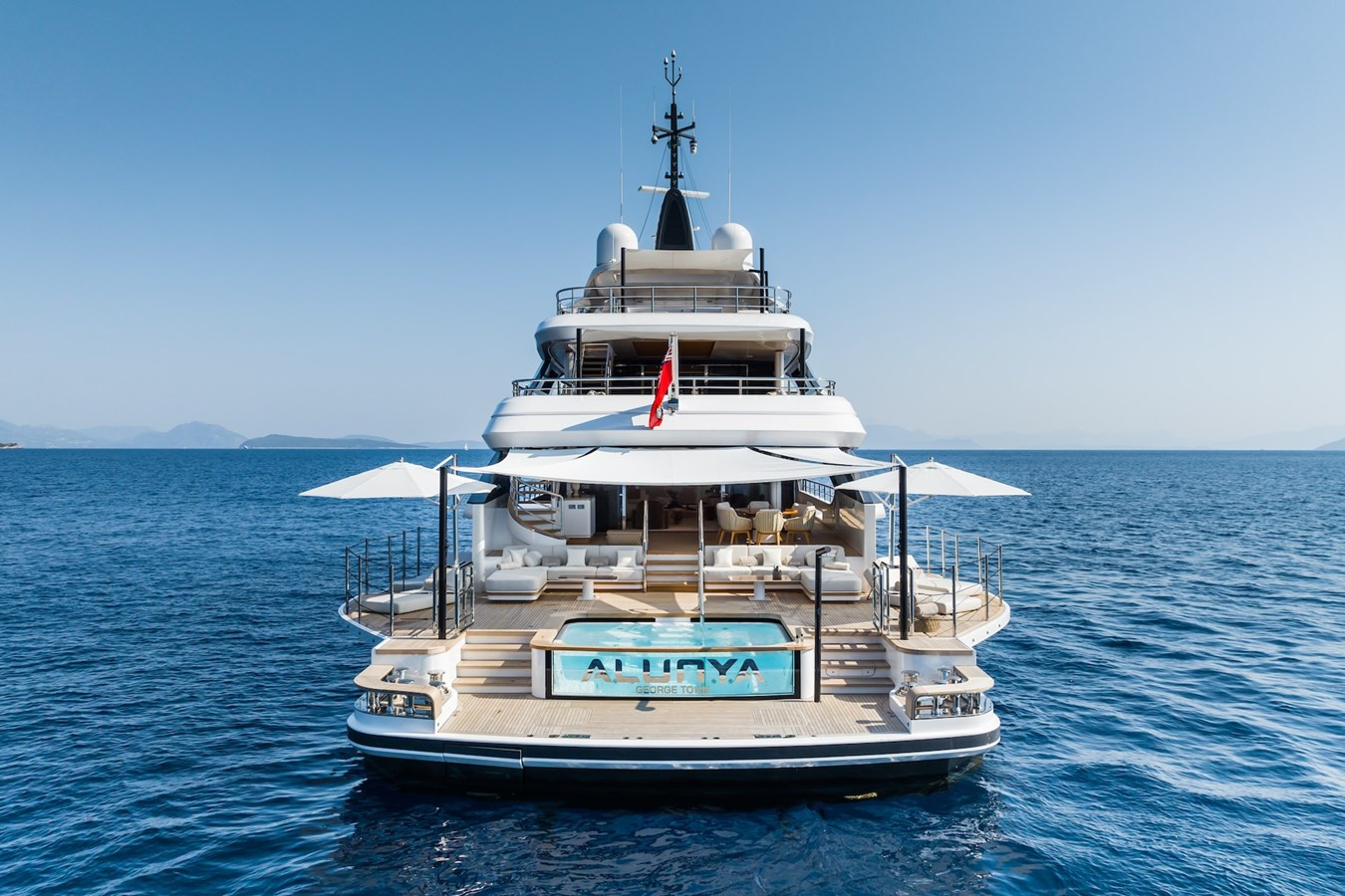 https://arconyachts.ams3.digitaloceanspaces.com/57696/conversions/large_4334854-optimize.jpg