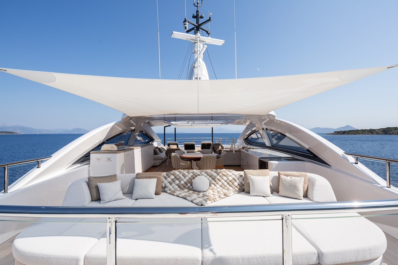 https://arconyachts.ams3.digitaloceanspaces.com/57744/conversions/large_4334872-optimize.jpg