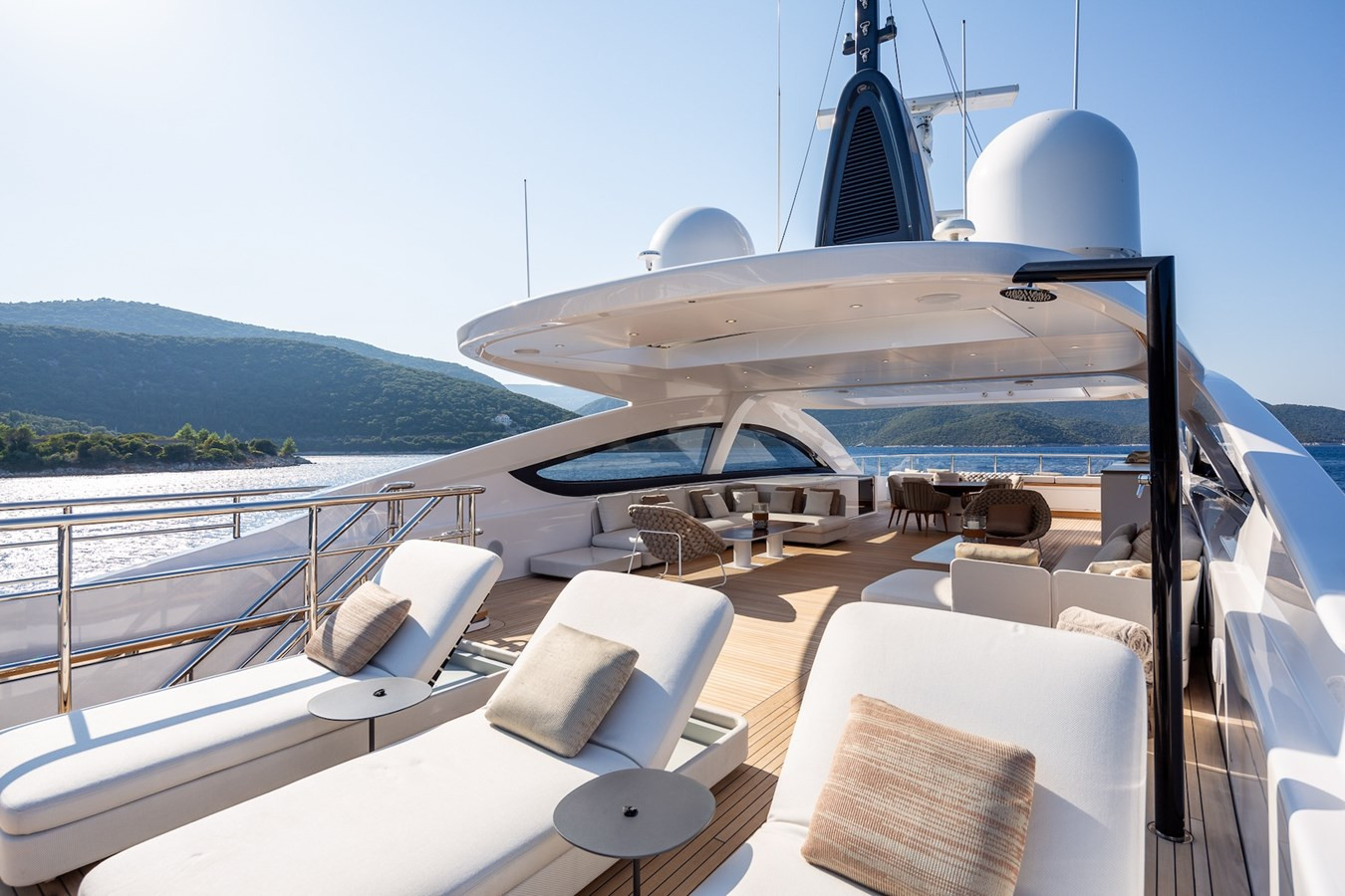 https://arconyachts.ams3.digitaloceanspaces.com/57749/conversions/large_4334874-optimize.jpg