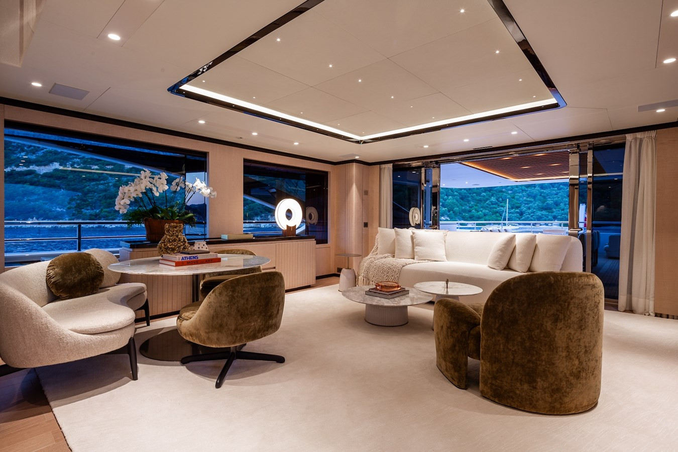https://arconyachts.ams3.digitaloceanspaces.com/57766/conversions/large_4334881-optimize.jpg