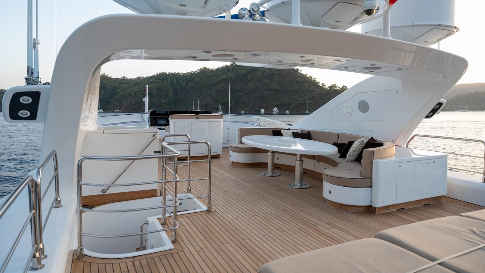 https://arconyachts.ams3.digitaloceanspaces.com/57793/conversions/large_4774144-optimize.jpg