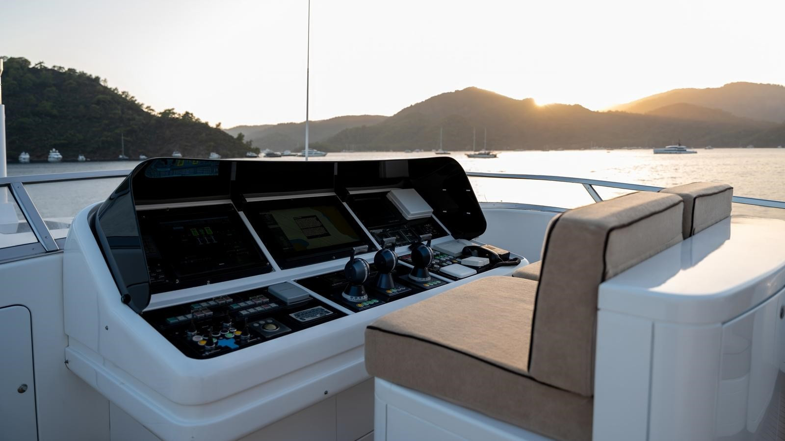 https://arconyachts.ams3.digitaloceanspaces.com/57796/conversions/large_4774143-optimize.jpg