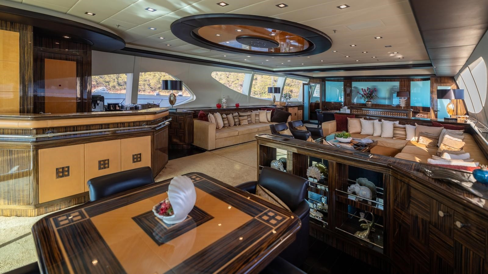 https://arconyachts.ams3.digitaloceanspaces.com/57801/conversions/large_4774151-optimize.jpg