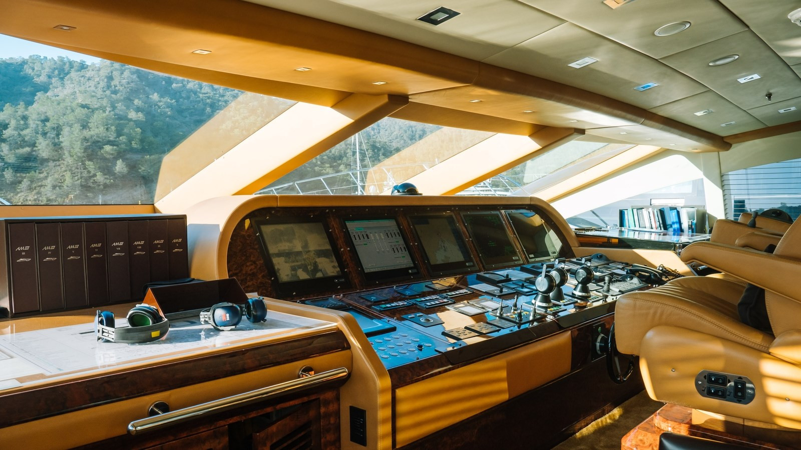 https://arconyachts.ams3.digitaloceanspaces.com/57814/conversions/large_4756509-optimize.jpg