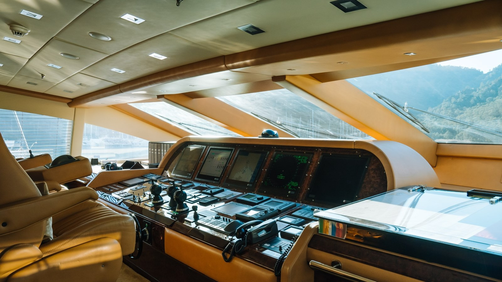 https://arconyachts.ams3.digitaloceanspaces.com/57817/conversions/large_4756510-optimize.jpg