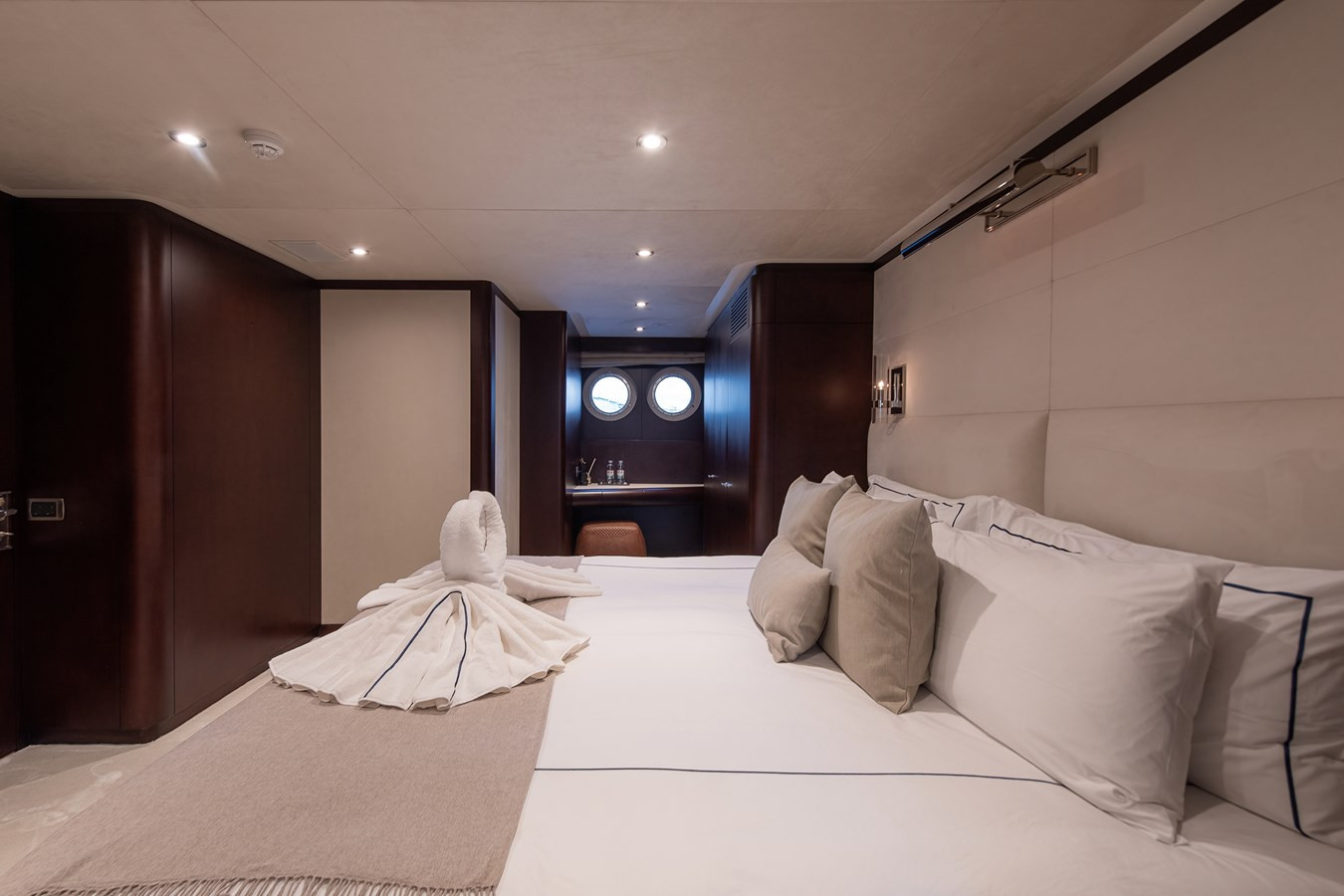 https://arconyachts.ams3.digitaloceanspaces.com/57883/conversions/large_4311758-optimize.jpg