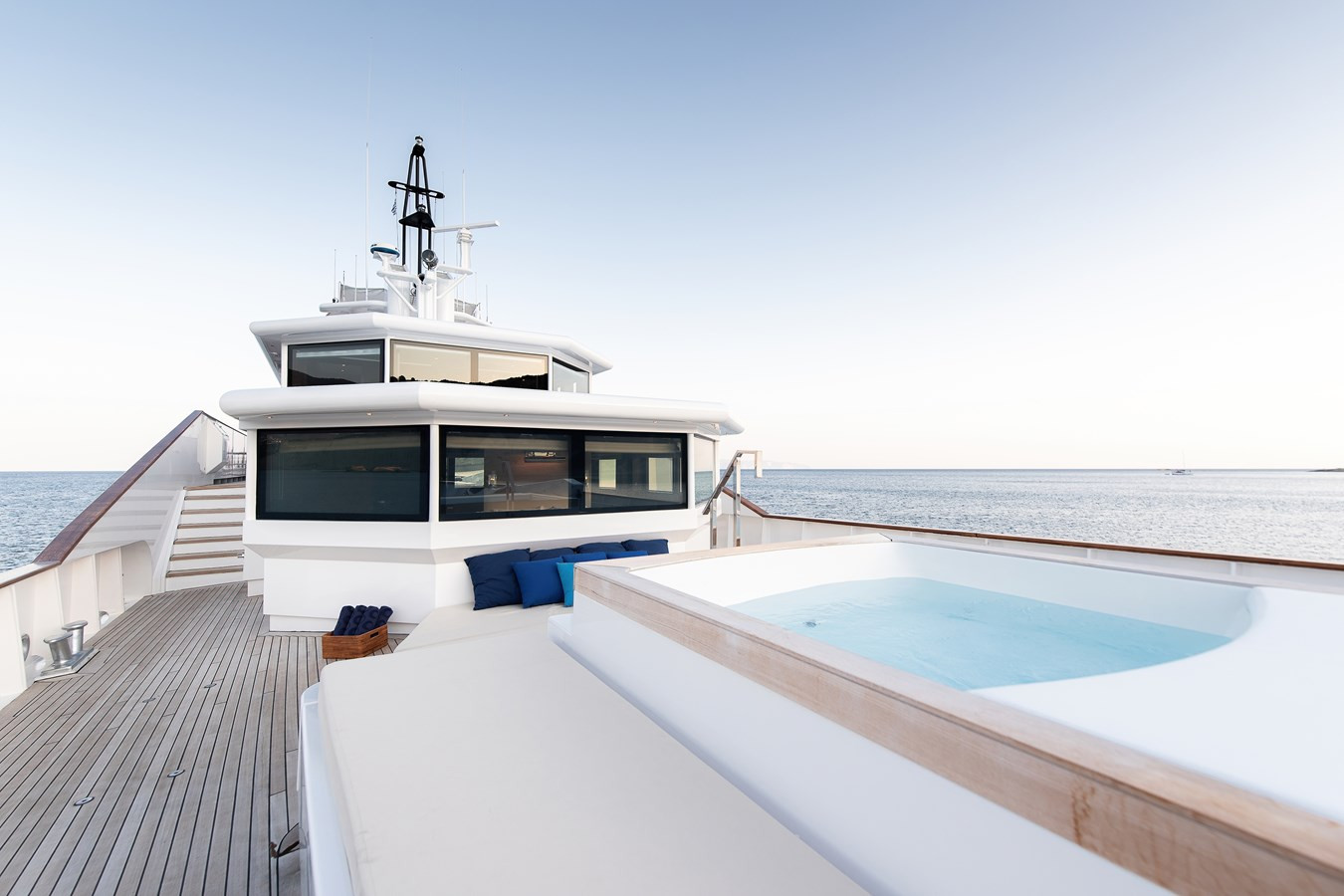 https://arconyachts.ams3.digitaloceanspaces.com/57925/conversions/large_4311794-optimize.jpg