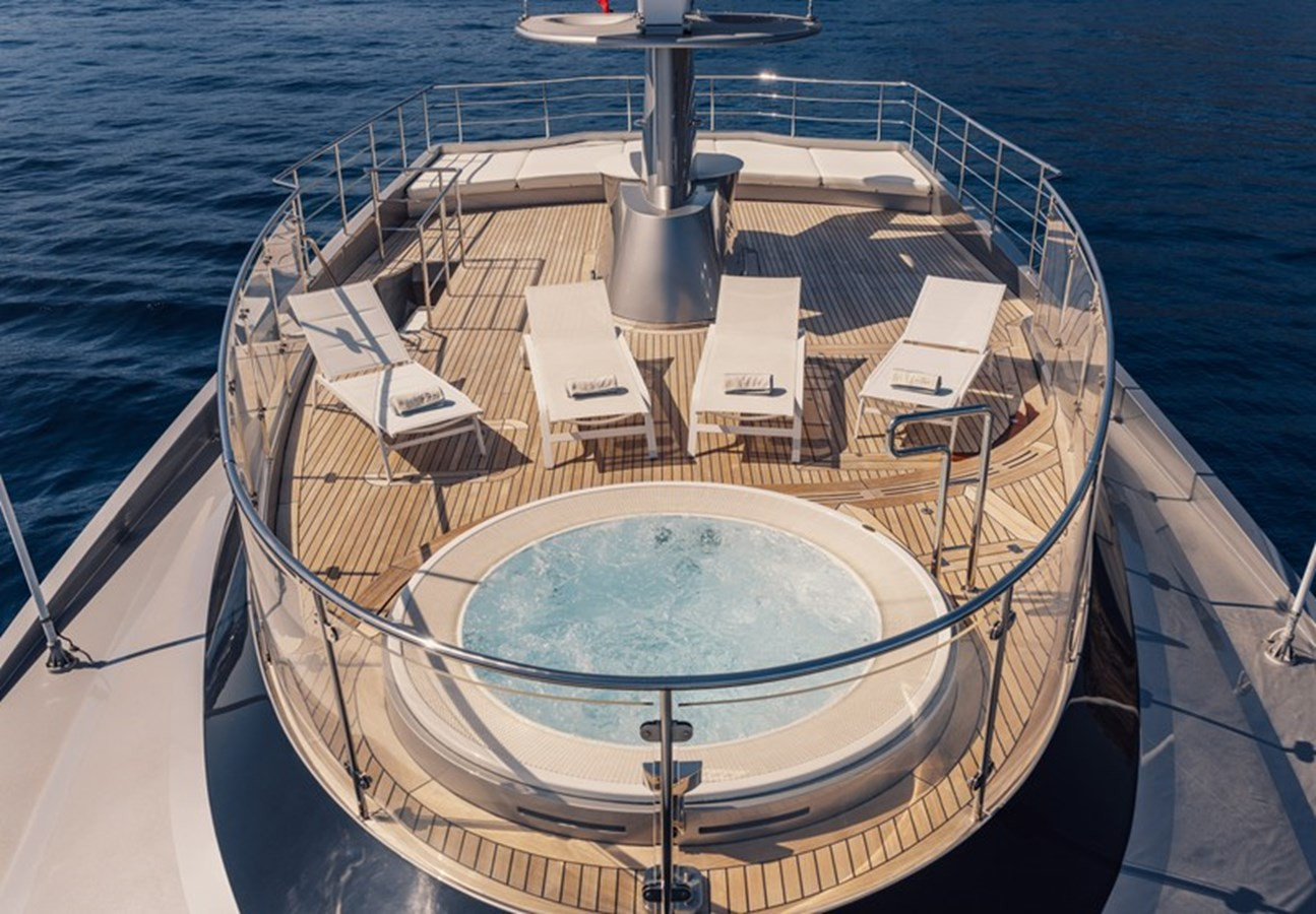 https://arconyachts.ams3.digitaloceanspaces.com/57944/conversions/large_4796220-optimize.jpg