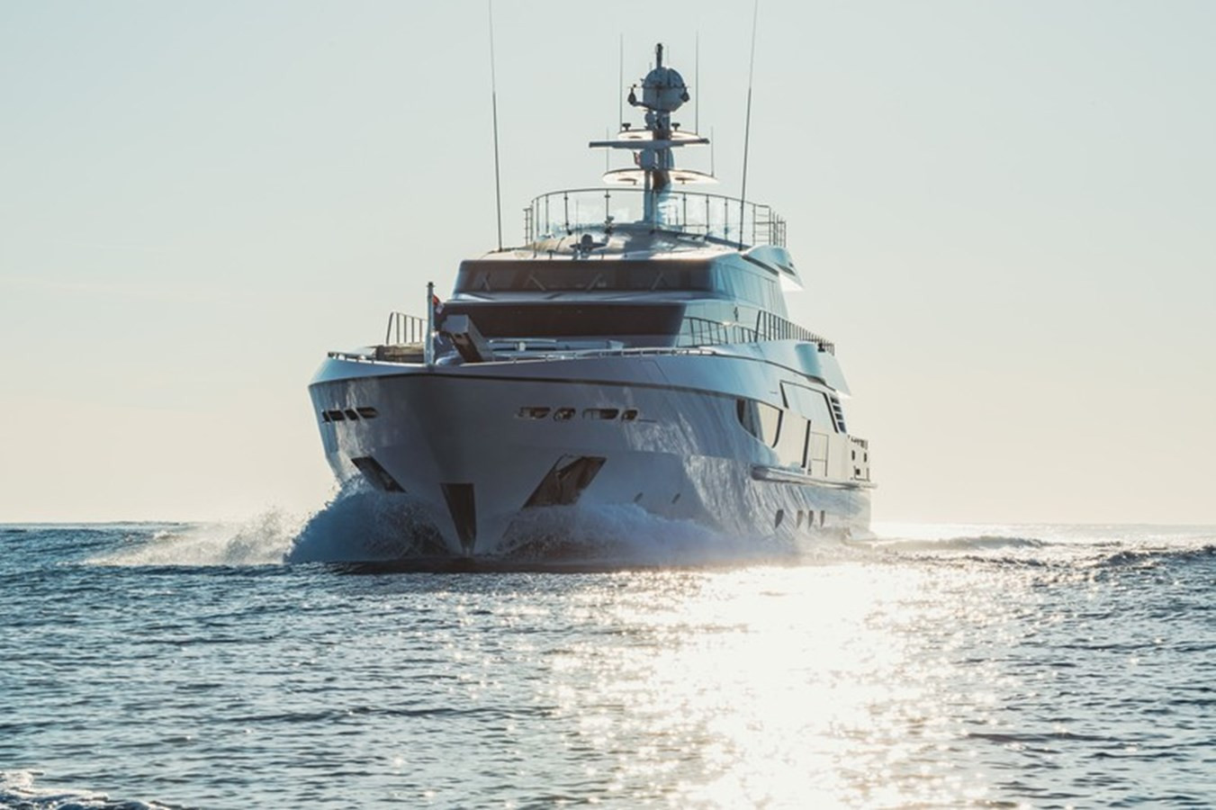 https://arconyachts.ams3.digitaloceanspaces.com/57978/conversions/large_4796213-optimize.jpg