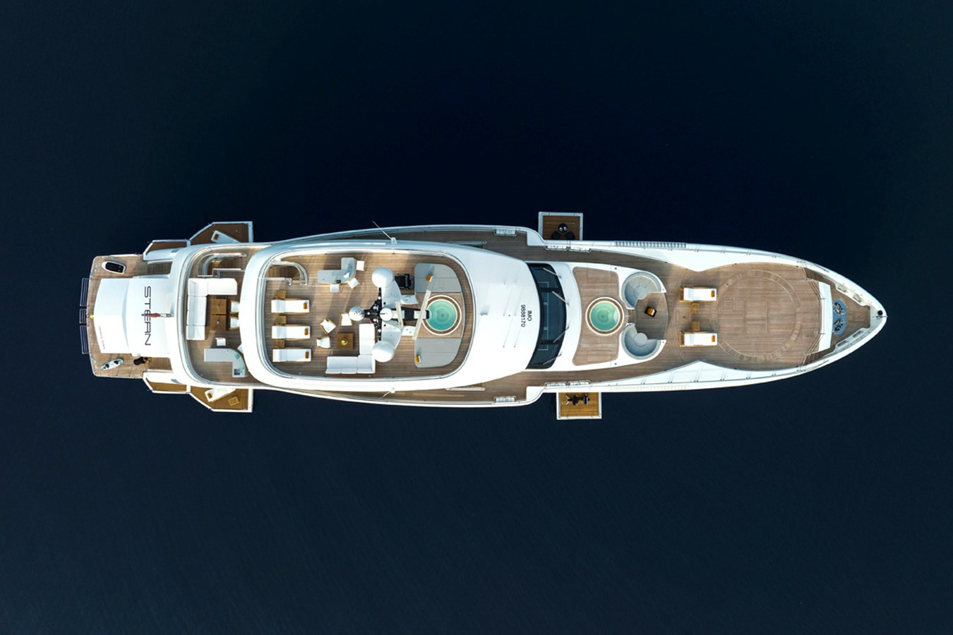 https://arconyachts.ams3.digitaloceanspaces.com/57988/conversions/large_3693685-optimize.jpg