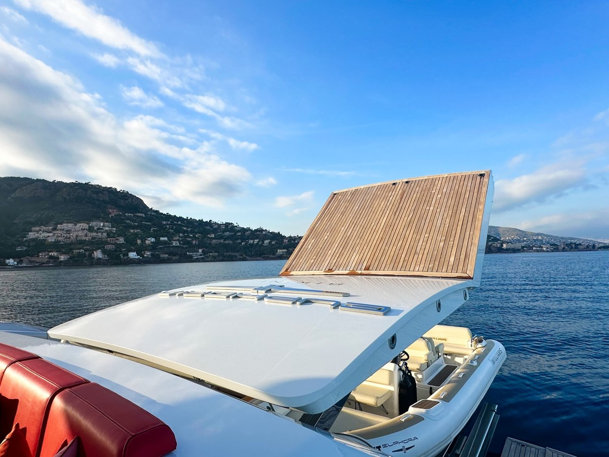 https://arconyachts.ams3.digitaloceanspaces.com/58018/conversions/large_4089877-optimize.jpg