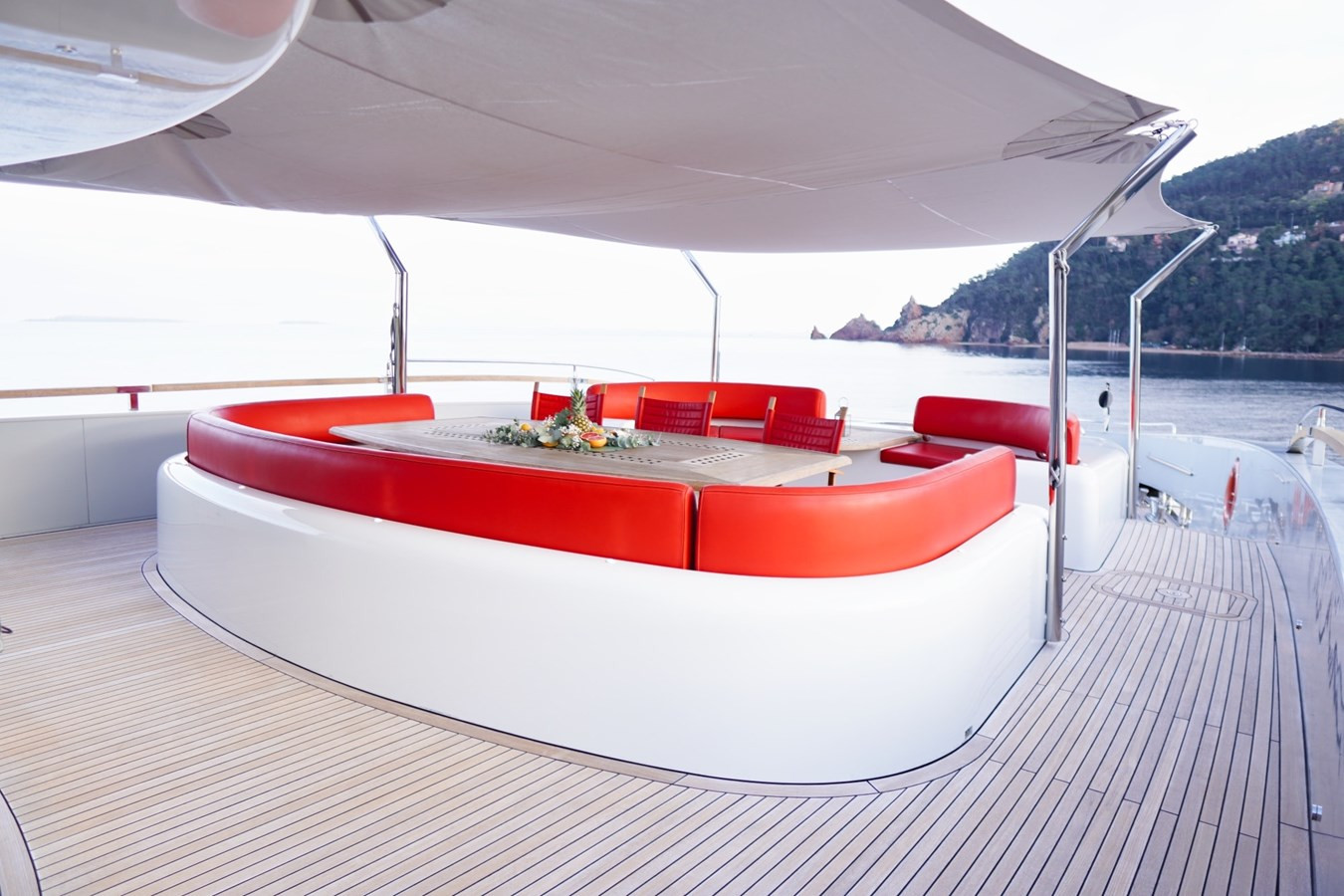 https://arconyachts.ams3.digitaloceanspaces.com/58055/conversions/large_4089890-optimize.jpg