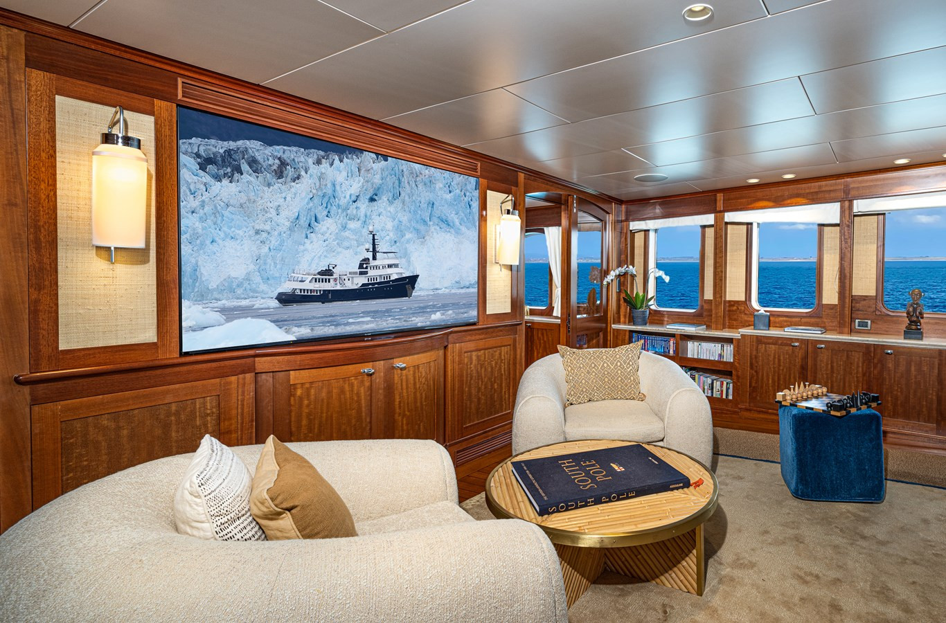 https://arconyachts.ams3.digitaloceanspaces.com/58108/conversions/large_3713099-optimize.jpg