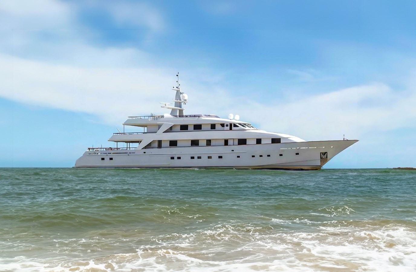 https://arconyachts.ams3.digitaloceanspaces.com/58144/conversions/large_4274718-optimize.jpg