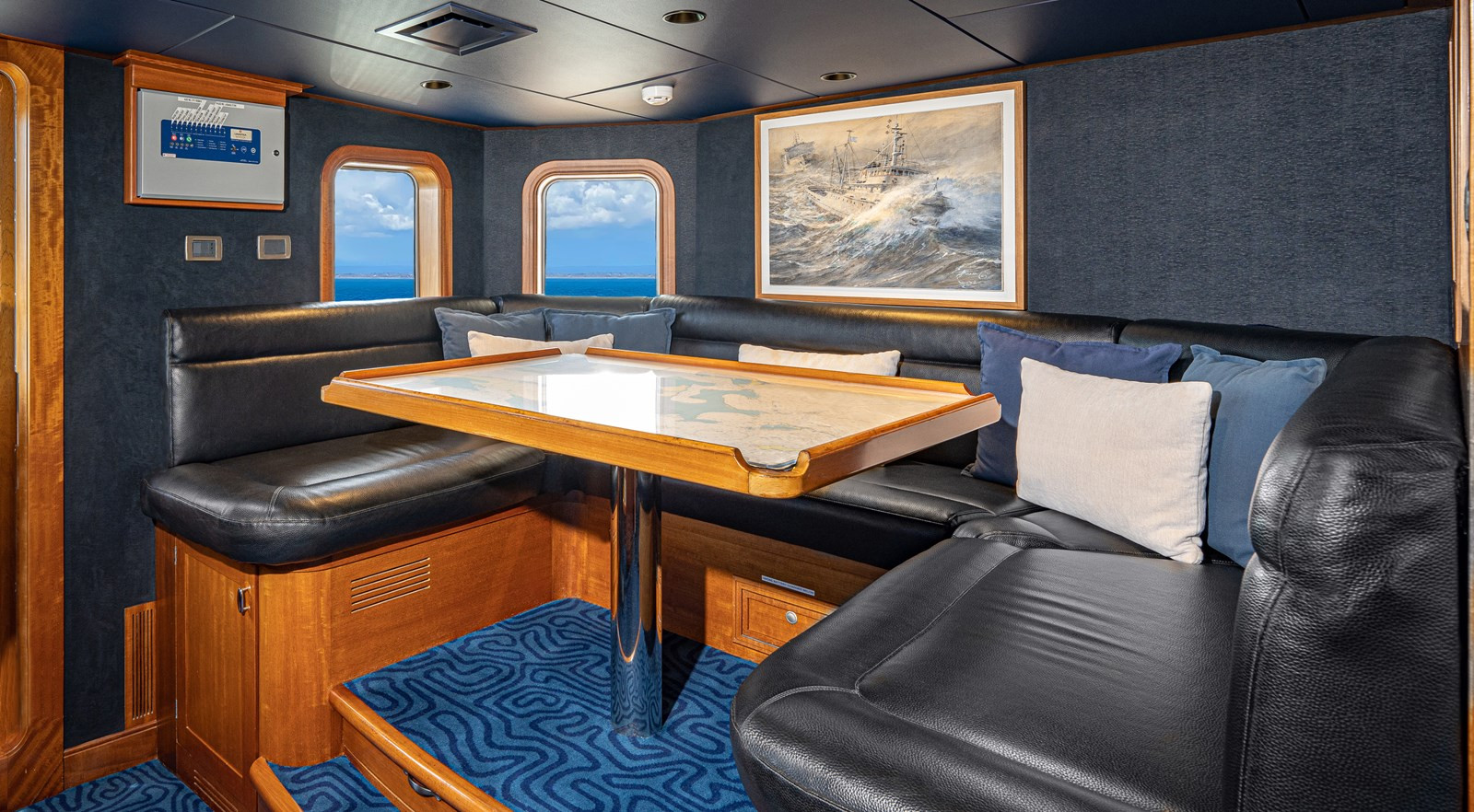 https://arconyachts.ams3.digitaloceanspaces.com/58174/conversions/large_3713122-optimize.jpg