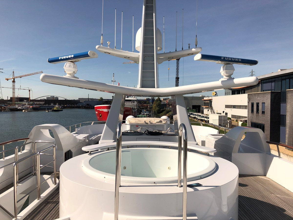 https://arconyachts.ams3.digitaloceanspaces.com/58179/conversions/large_2424979-optimize.jpg