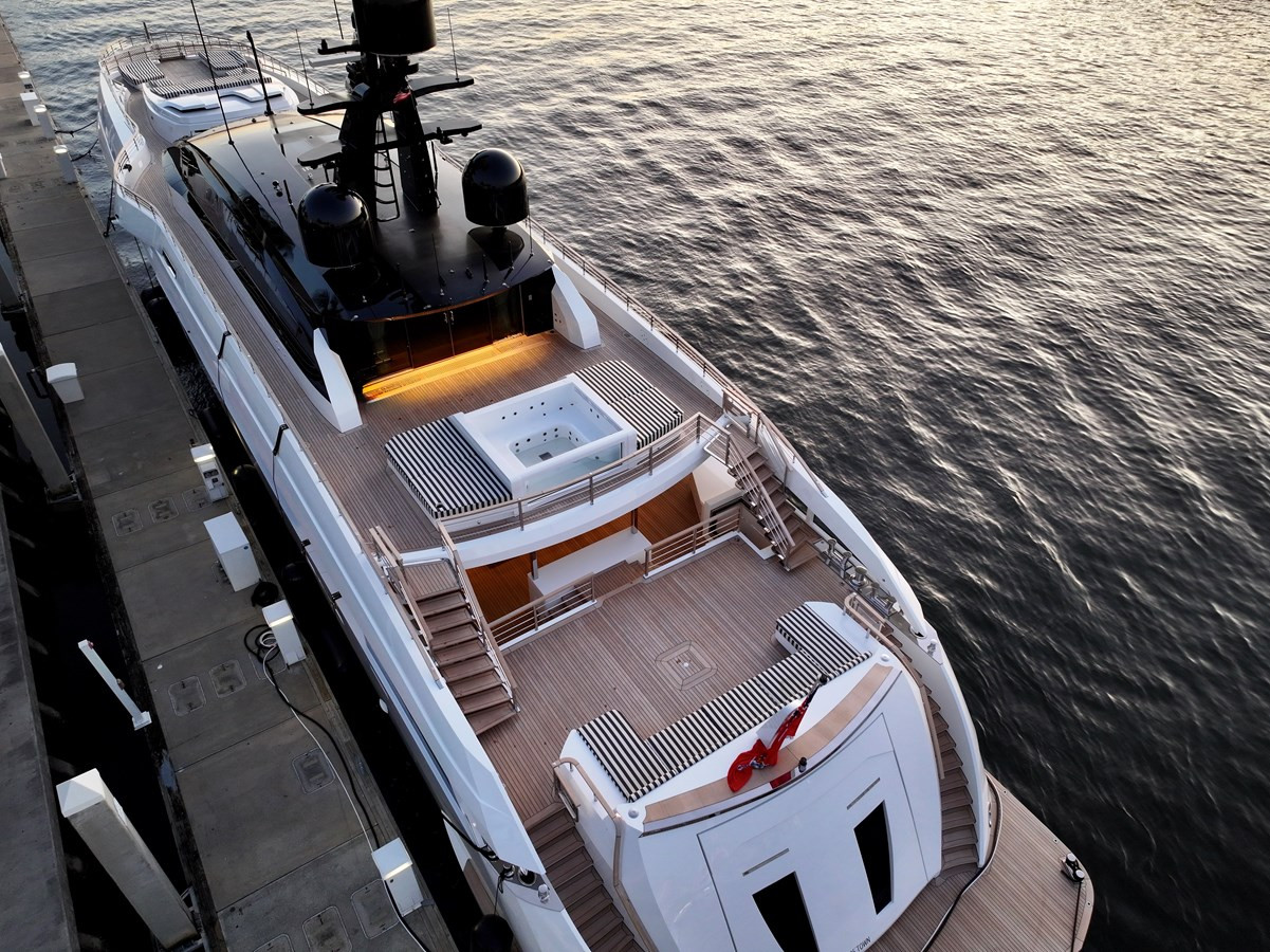 https://arconyachts.ams3.digitaloceanspaces.com/58213/conversions/large_4533166-optimize.jpg