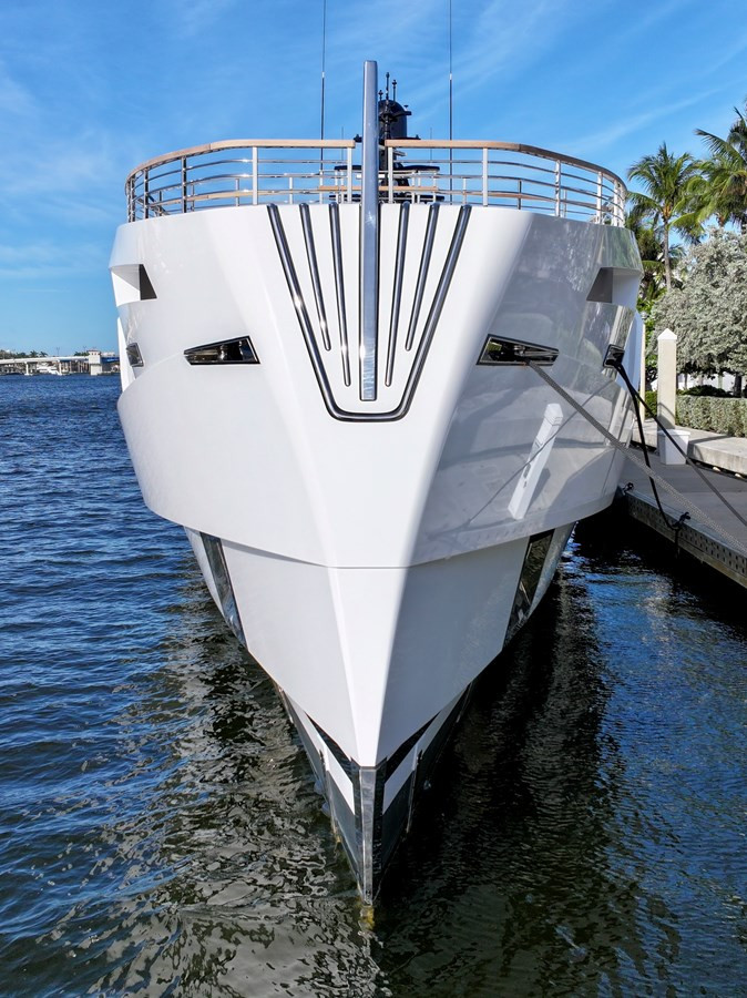 https://arconyachts.ams3.digitaloceanspaces.com/58216/conversions/large_4533172-optimize.jpg