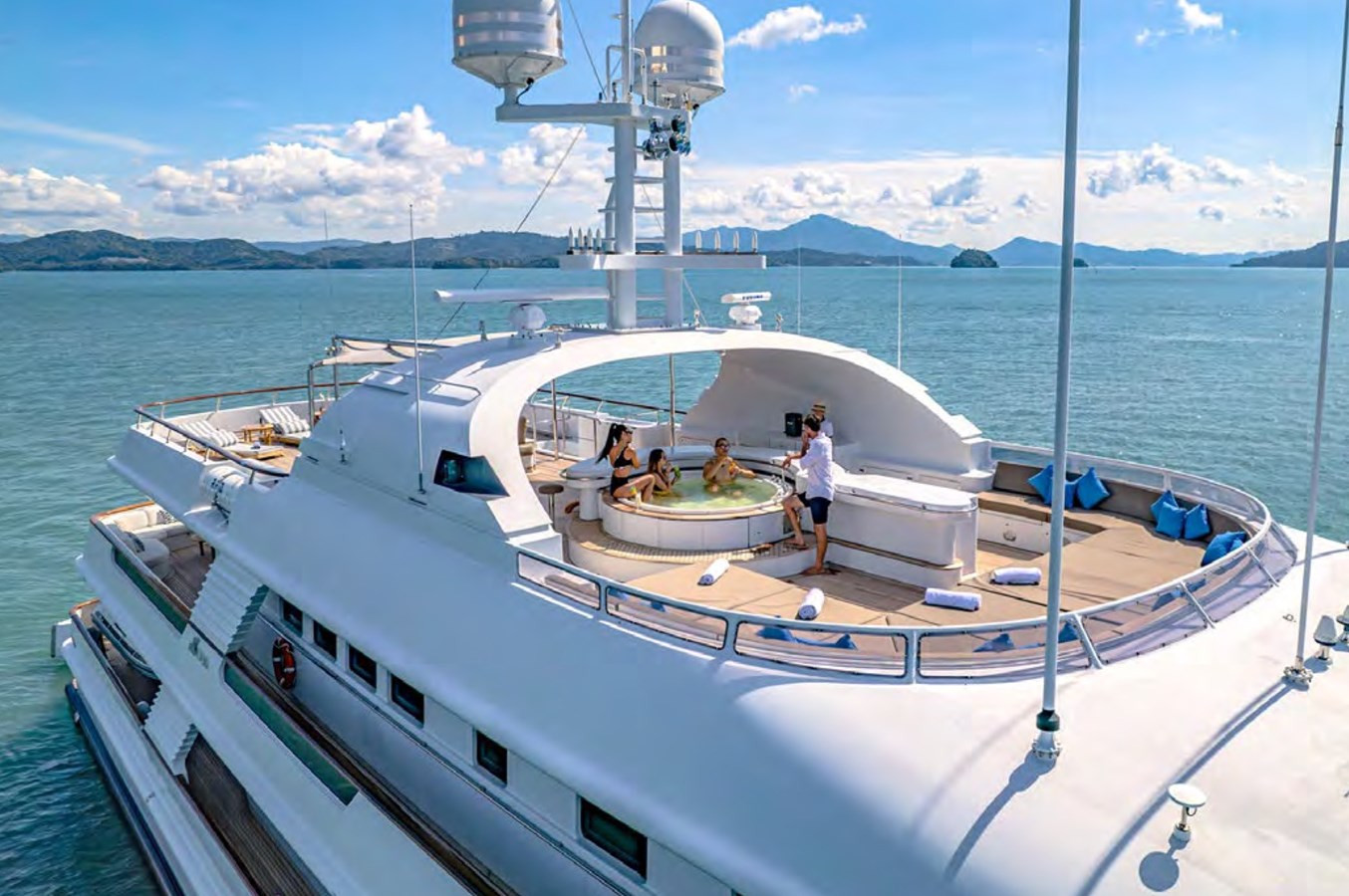 https://arconyachts.ams3.digitaloceanspaces.com/58240/conversions/large_4053935-optimize.jpg