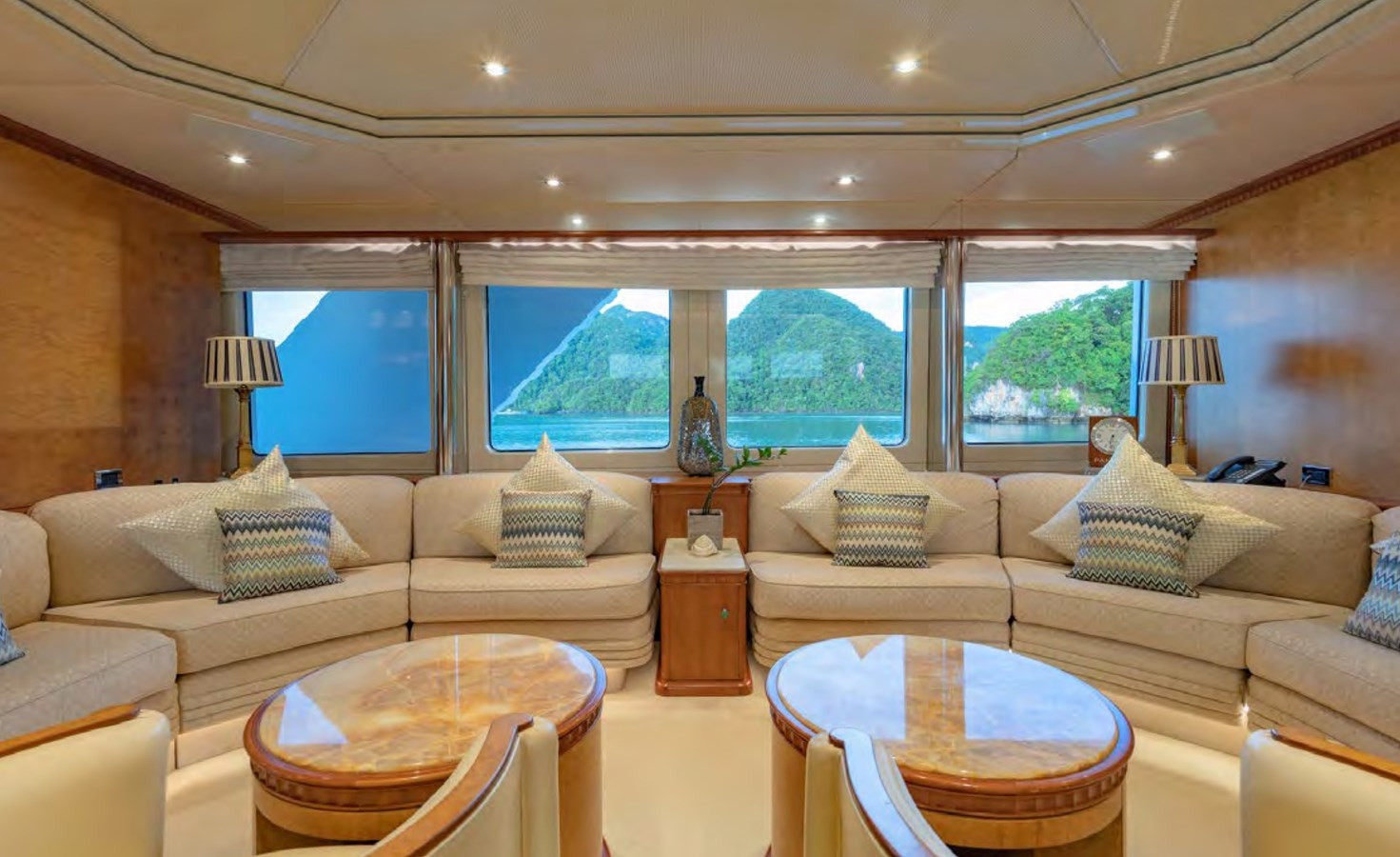 https://arconyachts.ams3.digitaloceanspaces.com/58250/conversions/large_4053938-optimize.jpg