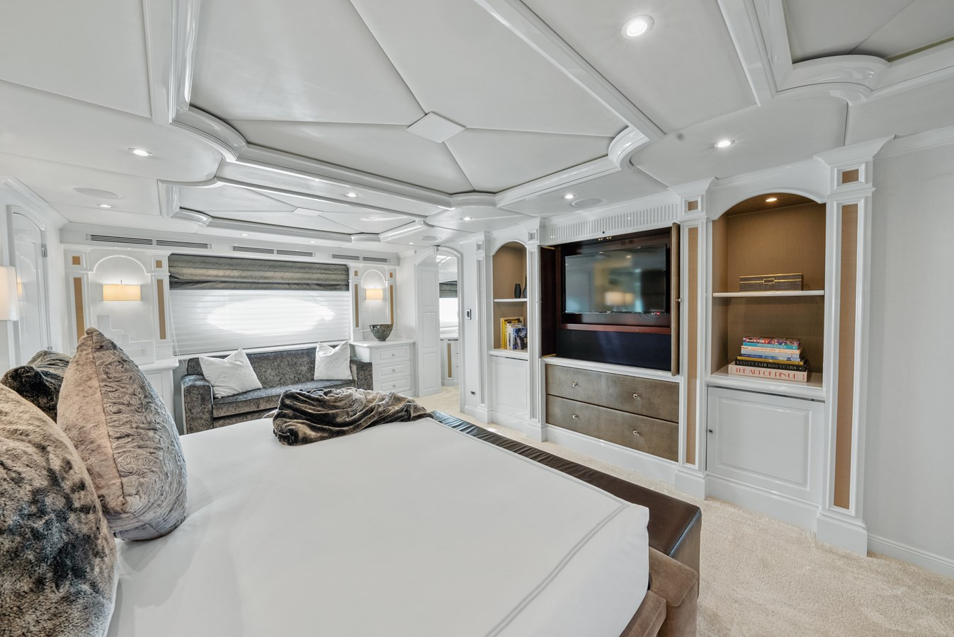 https://arconyachts.ams3.digitaloceanspaces.com/58401/conversions/large_4597379-optimize.jpg