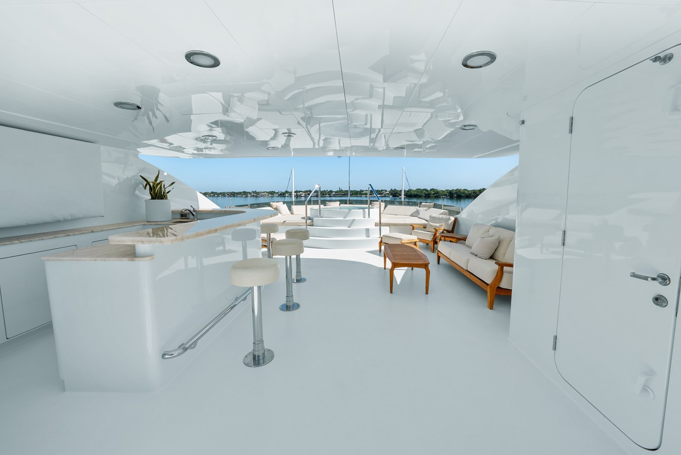 https://arconyachts.ams3.digitaloceanspaces.com/58506/conversions/large_4597417-optimize.jpg