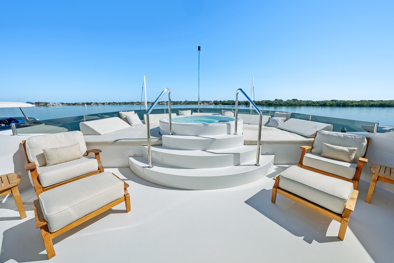 https://arconyachts.ams3.digitaloceanspaces.com/58517/conversions/large_4597421-optimize.jpg