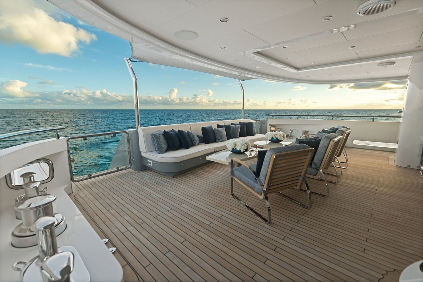 https://arconyachts.ams3.digitaloceanspaces.com/58588/conversions/large_4576616-optimize.jpg