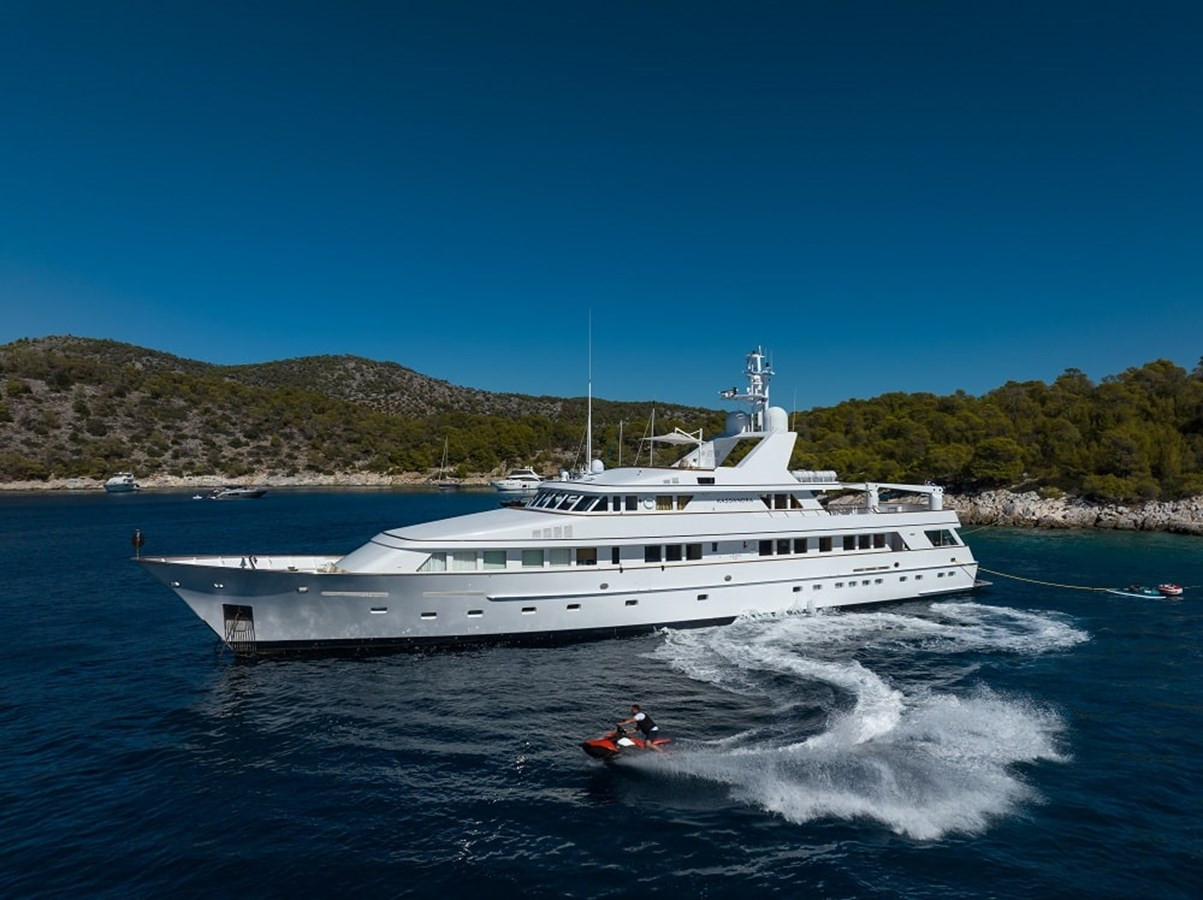 https://arconyachts.ams3.digitaloceanspaces.com/58669/conversions/large_4529951-optimize.jpg