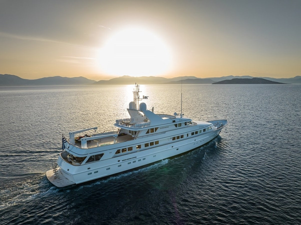 https://arconyachts.ams3.digitaloceanspaces.com/58682/conversions/large_4529956-optimize.jpg