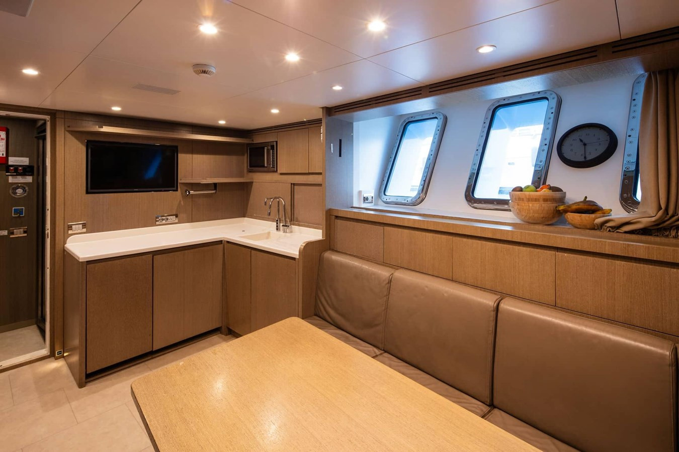 https://arconyachts.ams3.digitaloceanspaces.com/58809/conversions/large_4695949-optimize.jpg