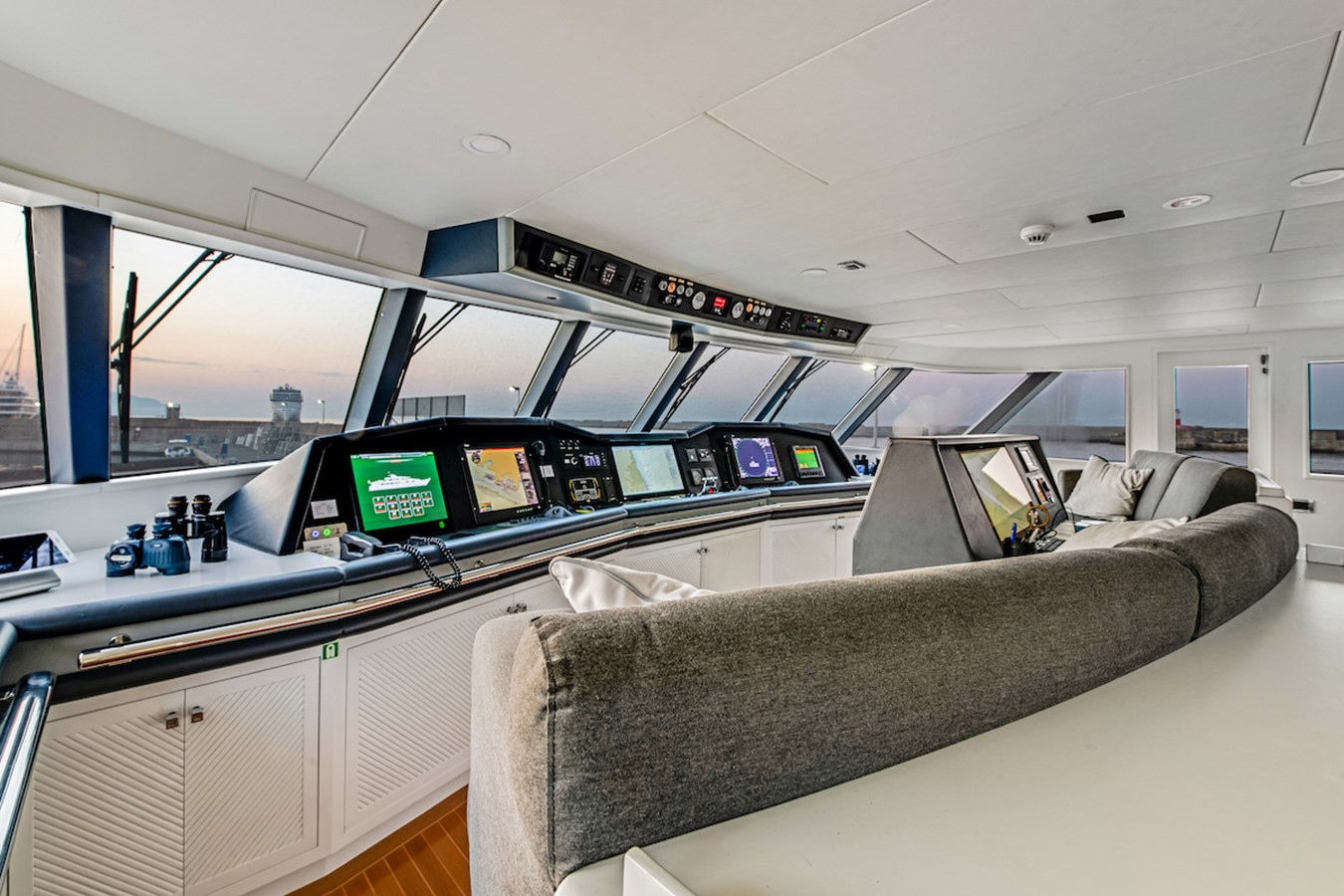 https://arconyachts.ams3.digitaloceanspaces.com/58874/conversions/large_4446683-optimize.jpg