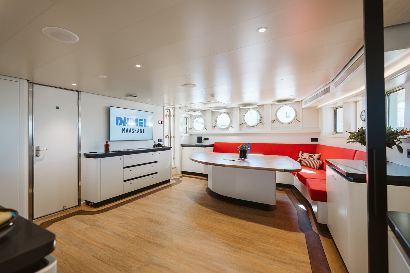 https://arconyachts.ams3.digitaloceanspaces.com/58905/conversions/large_4153209-optimize.jpg
