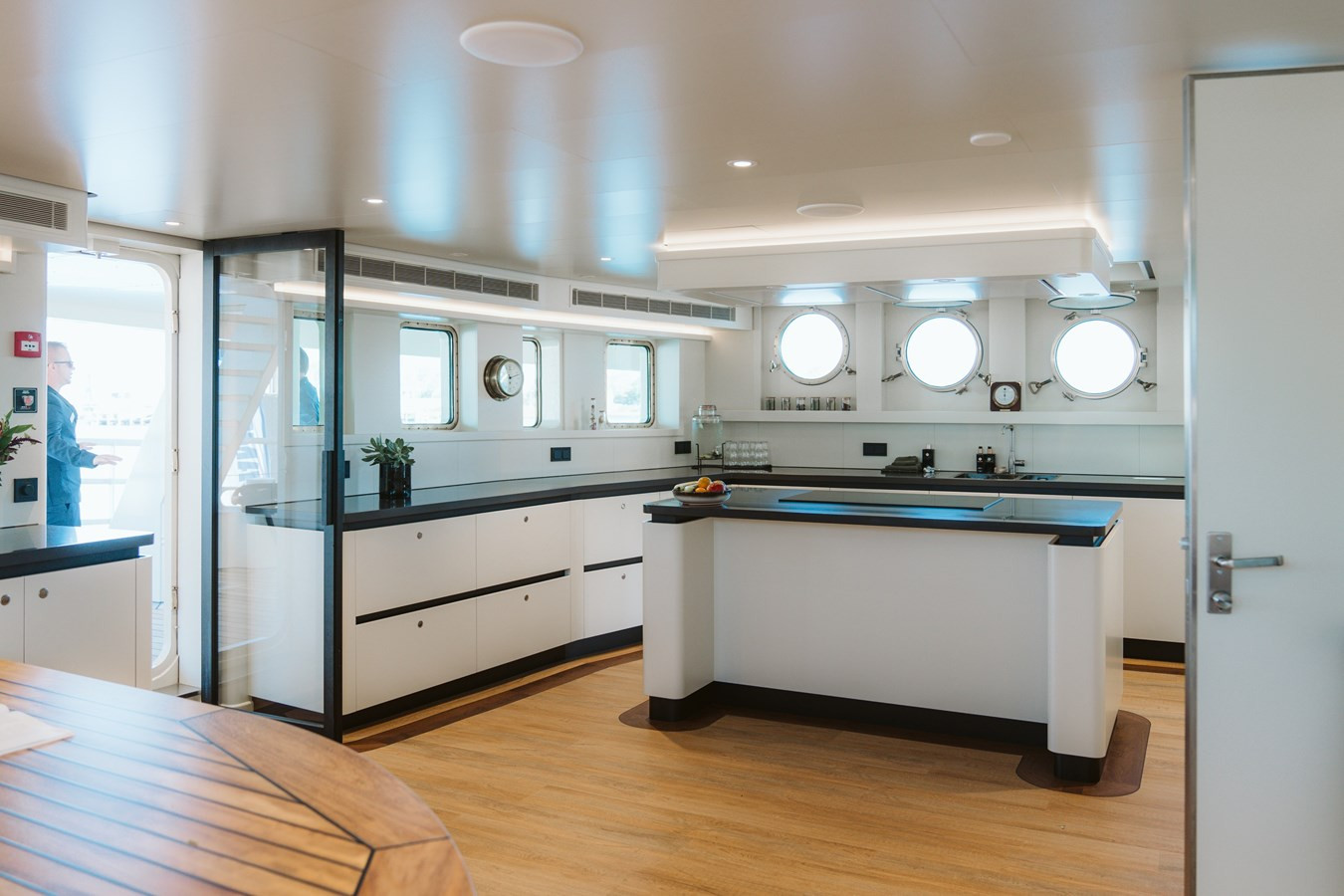 https://arconyachts.ams3.digitaloceanspaces.com/58913/conversions/large_4153191-optimize.jpg