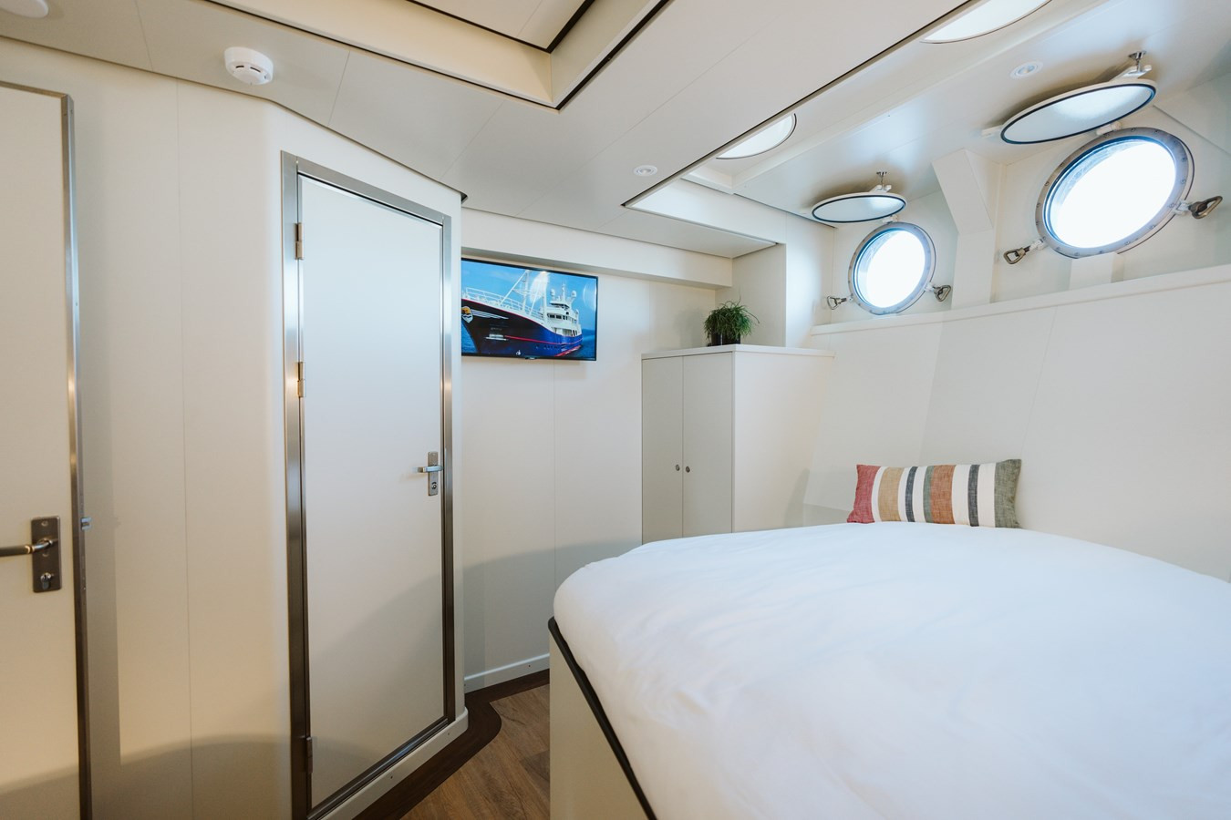 https://arconyachts.ams3.digitaloceanspaces.com/58960/conversions/large_4153215-optimize.jpg