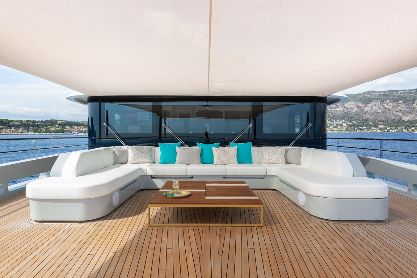 https://arconyachts.ams3.digitaloceanspaces.com/59047/conversions/large_3744176-optimize.jpg