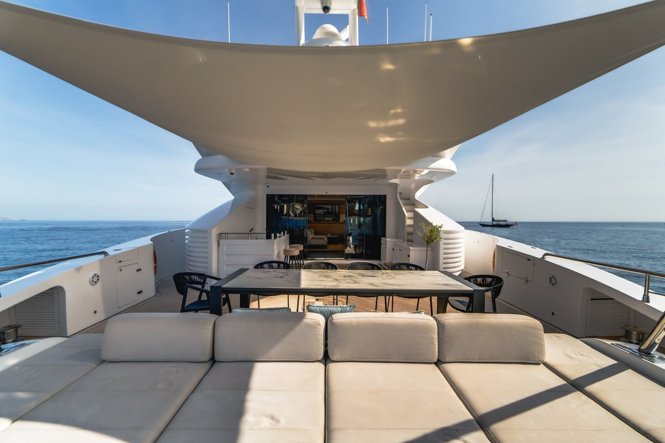 https://arconyachts.ams3.digitaloceanspaces.com/59222/conversions/large_4817353-optimize.jpg