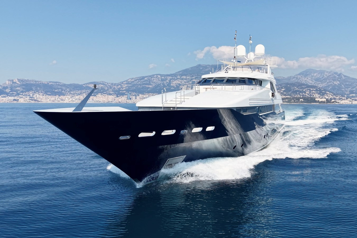 https://arconyachts.ams3.digitaloceanspaces.com/59223/conversions/large_4632822-optimize.jpg